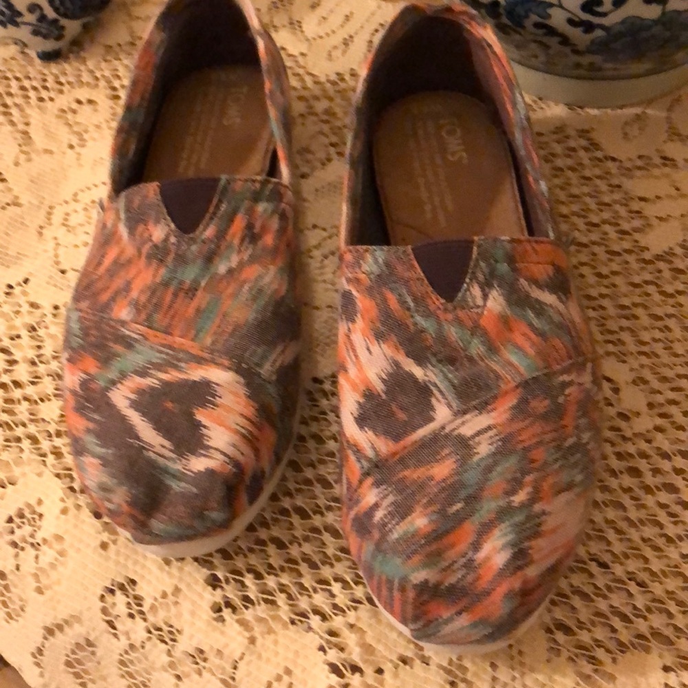 Toms Graphic shoes. Perfect condition.